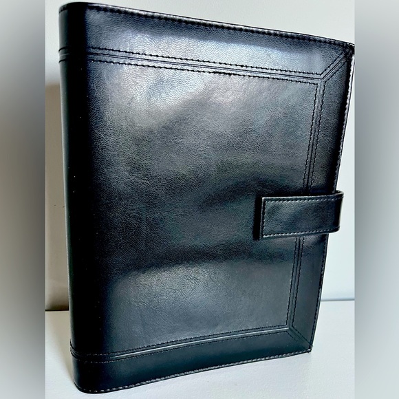 Vintage Day-Timer Black Leather 7-Ring Planner Organizer Binder Snap Like New - Picture 1 of 11